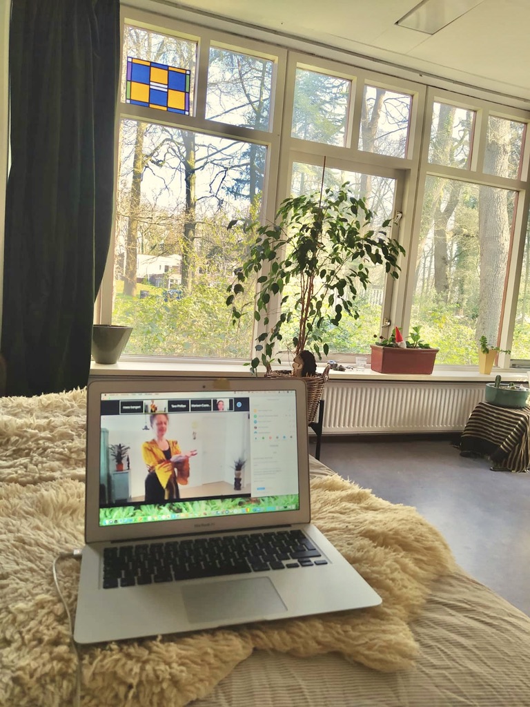 Wereldconditie online, online lessen, online workshops, gezonde workshops online, thuiswerken corona, rugpijn, stress, vermoeidheid, angst, ontspannen Jeanine Theunissen, gezondheid workshops