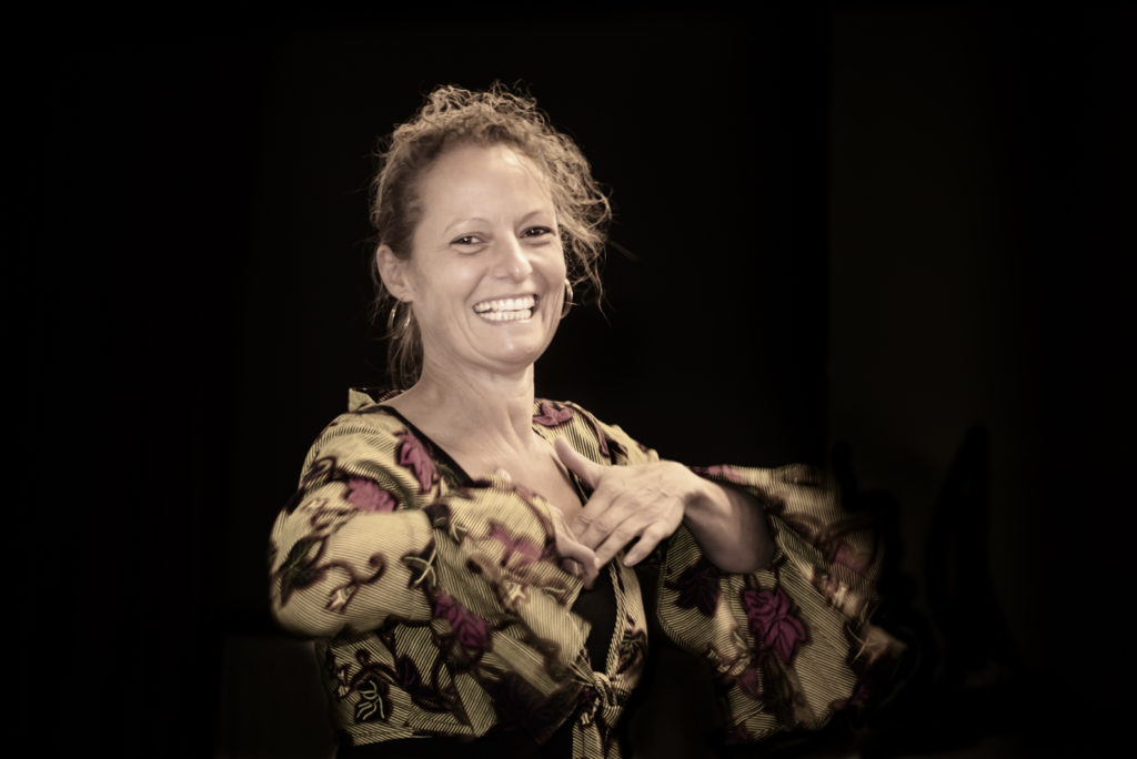Jeanine Theunissen, Zelfmassage, wereldconditie, online workshops gezondheid, vrolijke workshop, vermoeidheid, stress, vitaliteit, thuswerken, corona-tijd survival, ontspannen, burnout symptomen, energy medicine, chi kung, dans, 65+, gezondheid, bedrijfstraining, gezonde workshop