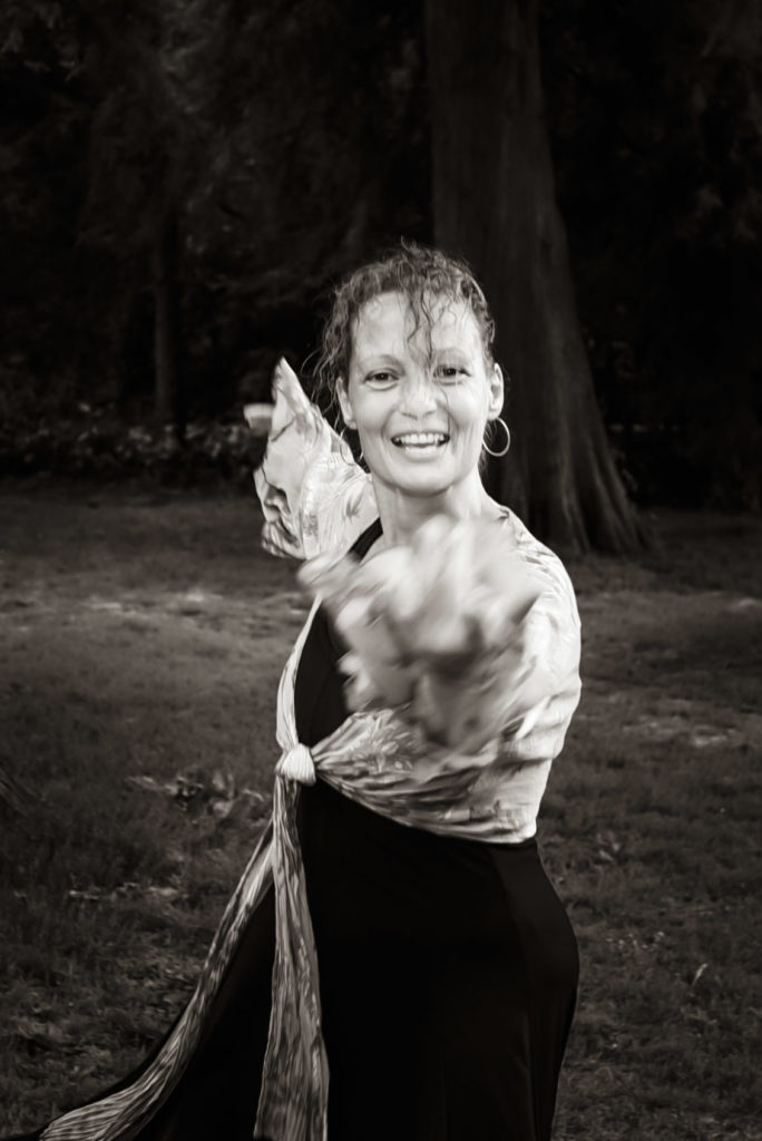 Jeanine Theunissen, Wereldconditie, dansles in het Vondelpark, Buiten dansen, dansfitness, 40+, 50+, 65+, Chi Kung, Afrikaanse dans, salsa, ontspannen, rugpijn, schouderpijn