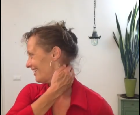 Jeanine Theunissen, Zelfmassage, nekpijn, stijve nek, hoe kom je van je nekpijn af, Tip tegen nekpijn, Wat helpt tegen nekpijn, Hoe masseer je zelf je nek