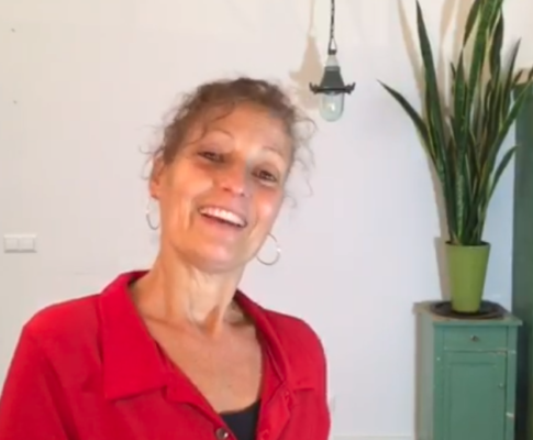 Jeanine Theunissen, RSI klachten, muisarm voorkomen, rugpijn, schouderpijn, vitaliteit op de werkvloer, Fit op Kantoor, veel zittend werken, computer arm, pijn, Workshop voor Kantoor